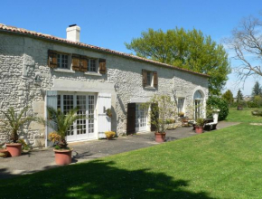 Hotels in Saint-Palais-De-Phiolin